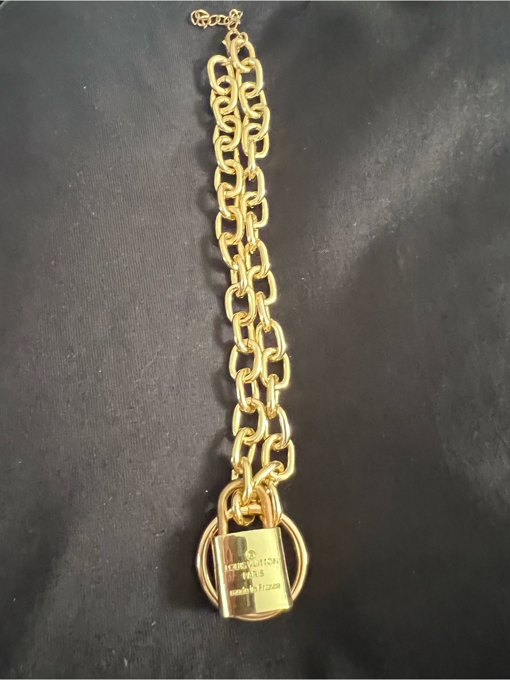LV lock on Gold Tone no brand Chunky Chain Necklace key included